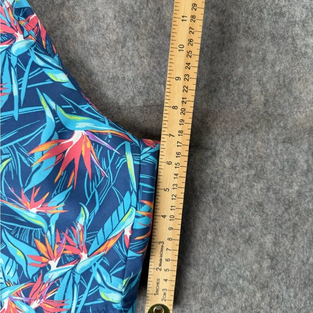 Vineyard Vines Men SIZE‎ LARGE 6” inch Inseam Blue Floral Swimming Trunks Shorts